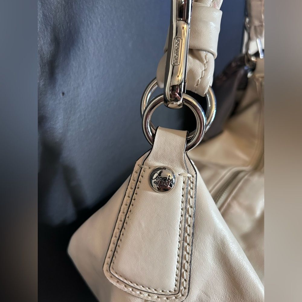 Coach White Leather Shoulder Bag with Silver Hardware - Picture 5 of 16